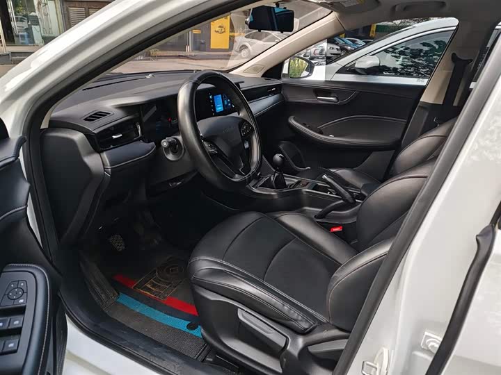 Фото 6 - Roewe i5