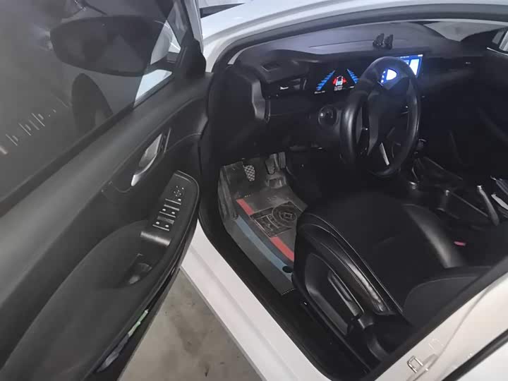 Фото 7 - Roewe i5