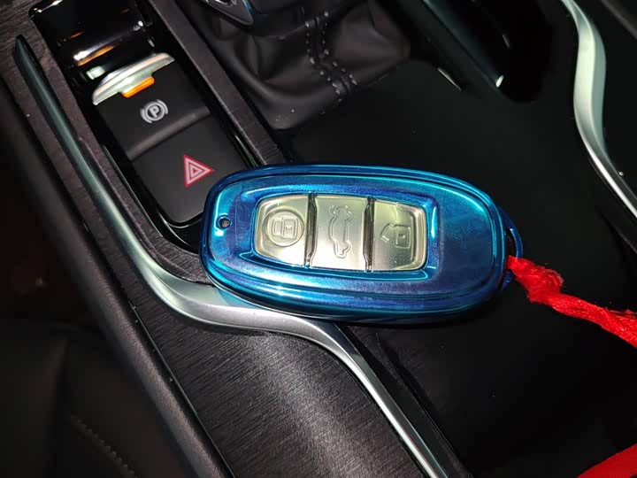 Фото 9 - Hongqi E-QM5