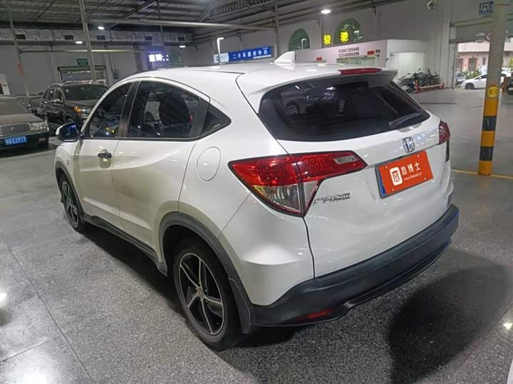 Фото 3 - Honda Vezel