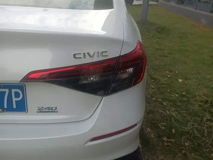 Фото 8 - Honda Civic