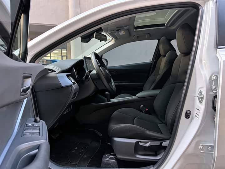 Фото 9 - Toyota Izoa