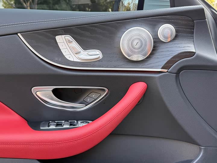 Фото 10 - Mercedes-Benz E-Class