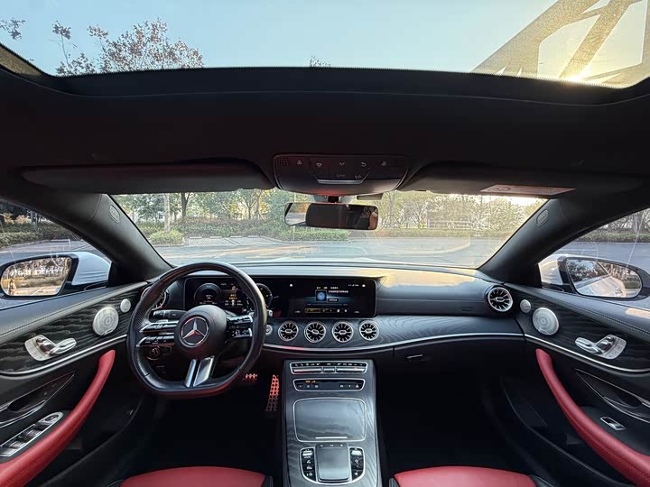 Фото 11 - Mercedes-Benz E-Class