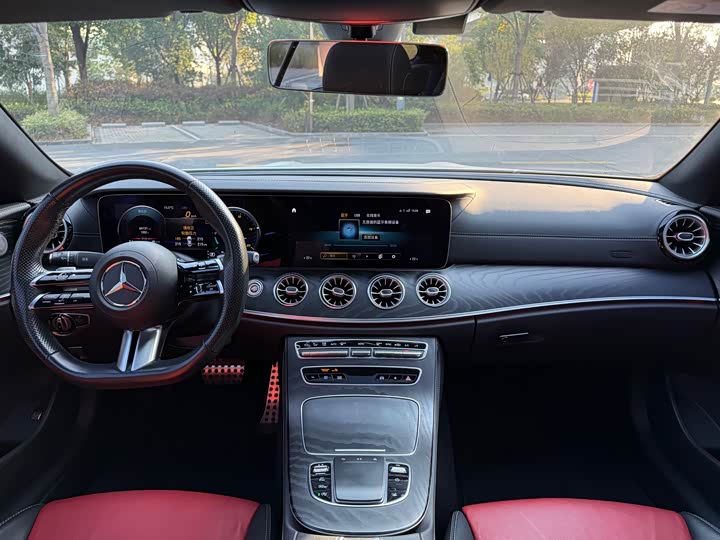 Фото 12 - Mercedes-Benz E-Class