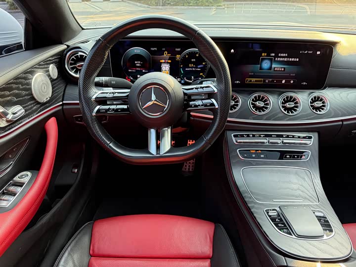 Фото 13 - Mercedes-Benz E-Class