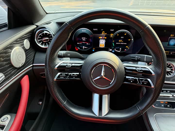 Фото 14 - Mercedes-Benz E-Class