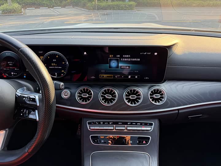 Фото 15 - Mercedes-Benz E-Class