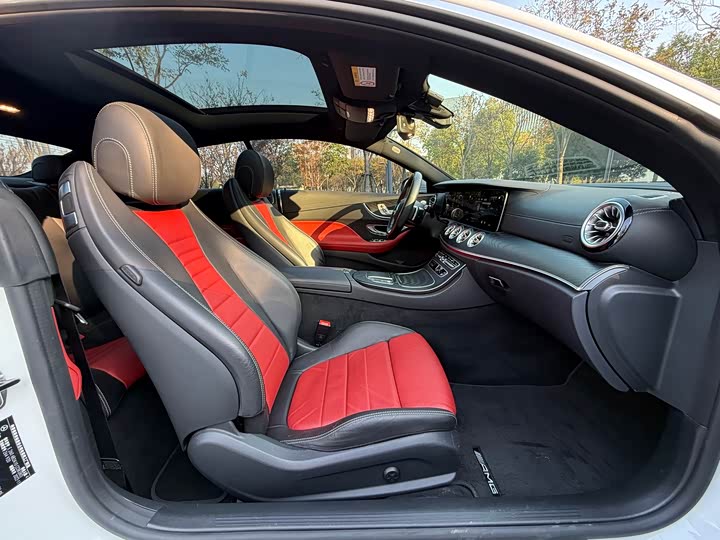 Фото 17 - Mercedes-Benz E-Class