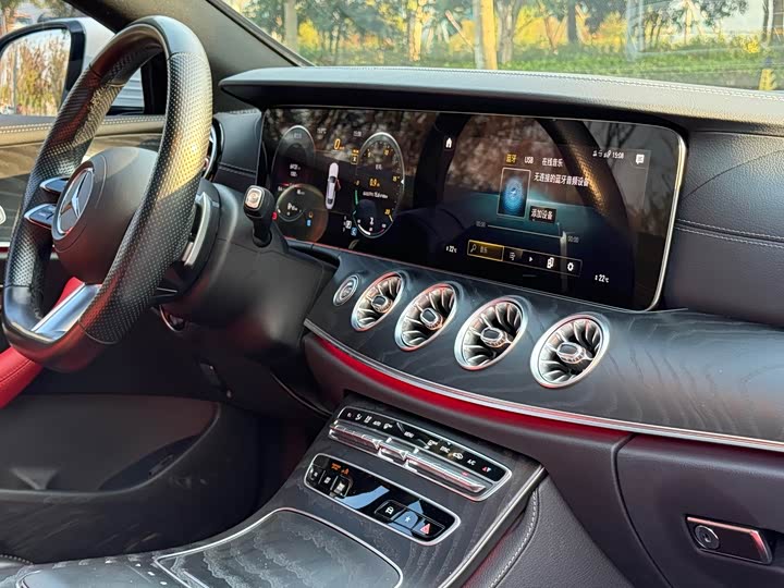 Фото 18 - Mercedes-Benz E-Class