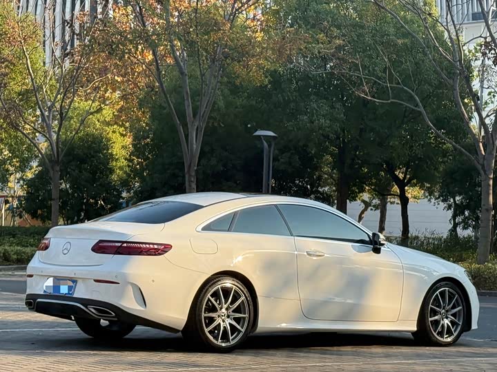 Фото 5 - Mercedes-Benz E-Class