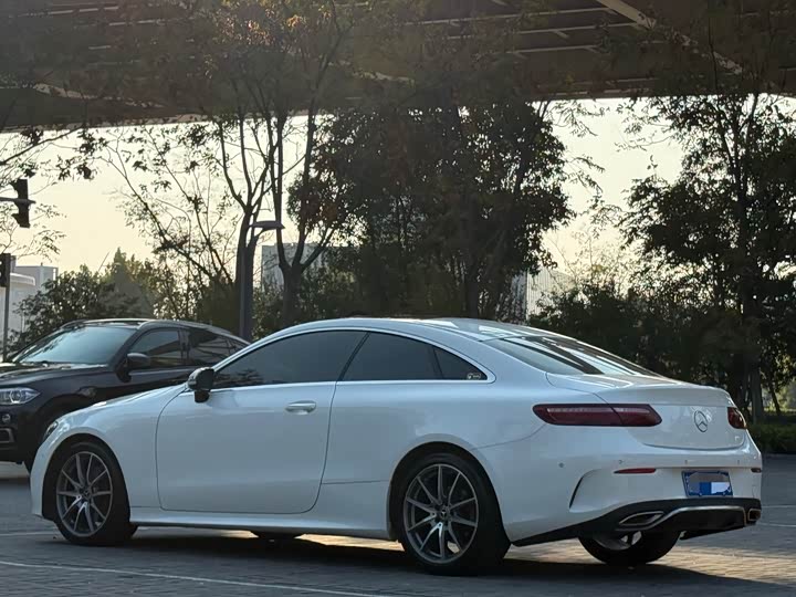 Фото 7 - Mercedes-Benz E-Class