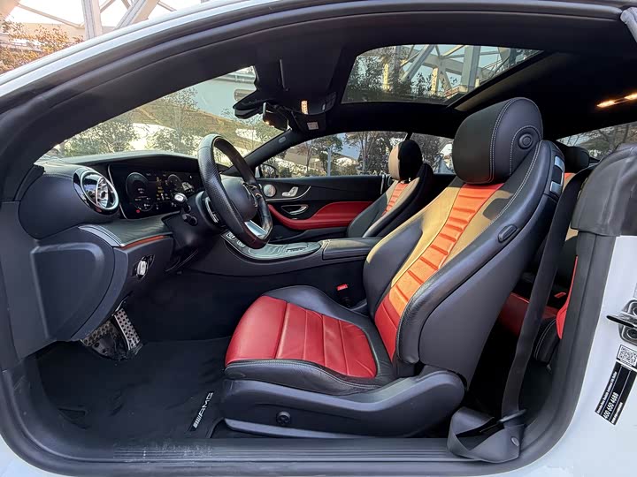 Фото 8 - Mercedes-Benz E-Class