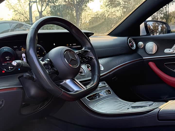 Фото 9 - Mercedes-Benz E-Class