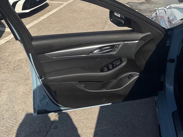 Фото 8 - Cadillac CT5