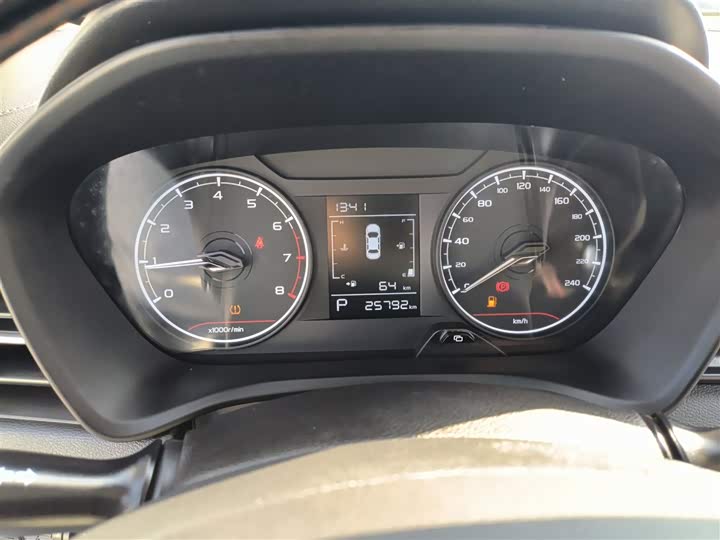 Фото 12 - Geely Vision X3