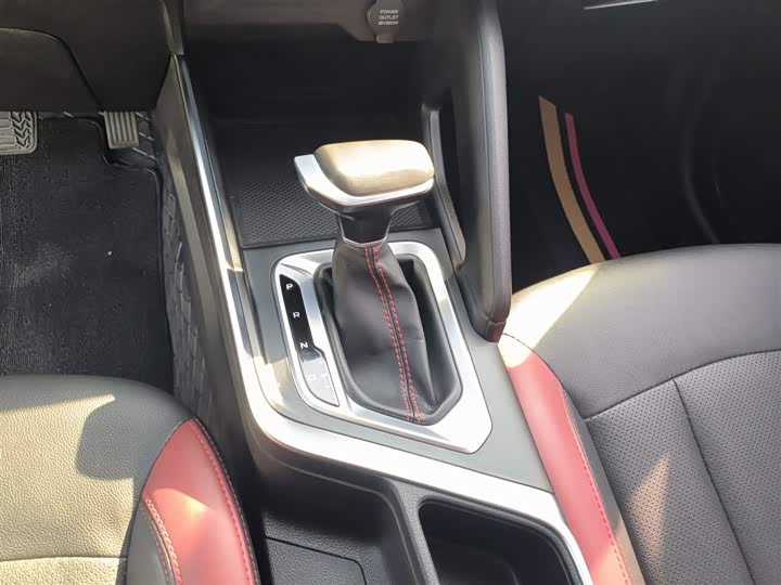 Фото 14 - Geely Vision X3