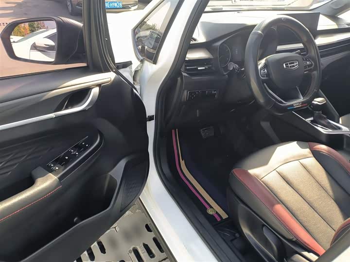 Фото 16 - Geely Vision X3