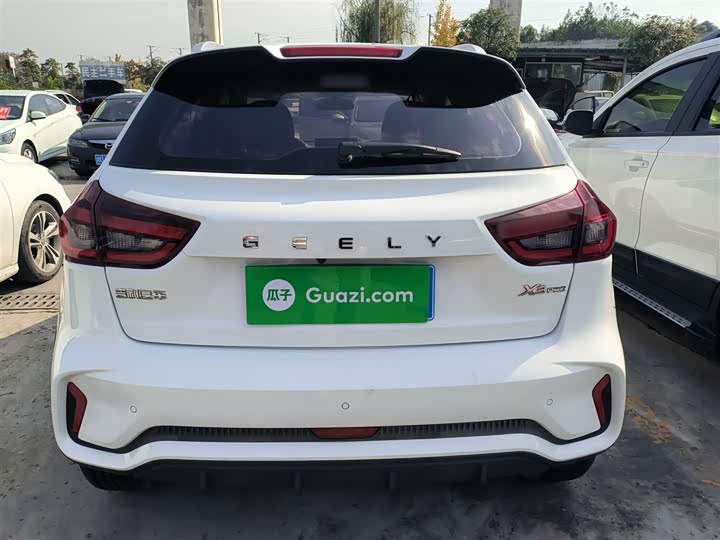 Фото 6 - Geely Vision X3