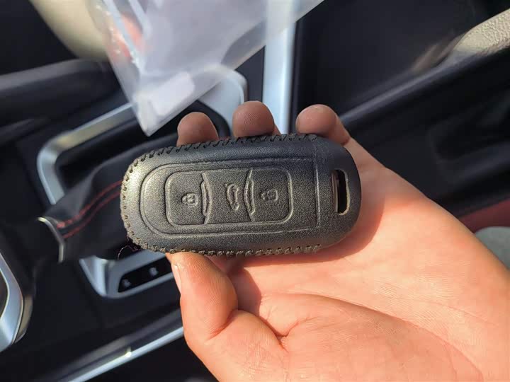 Фото 9 - Geely Vision X3