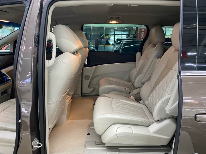 Фото 8 - Buick GL8 ES