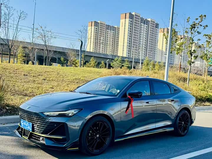 Фото 1 - Changan UNI-V