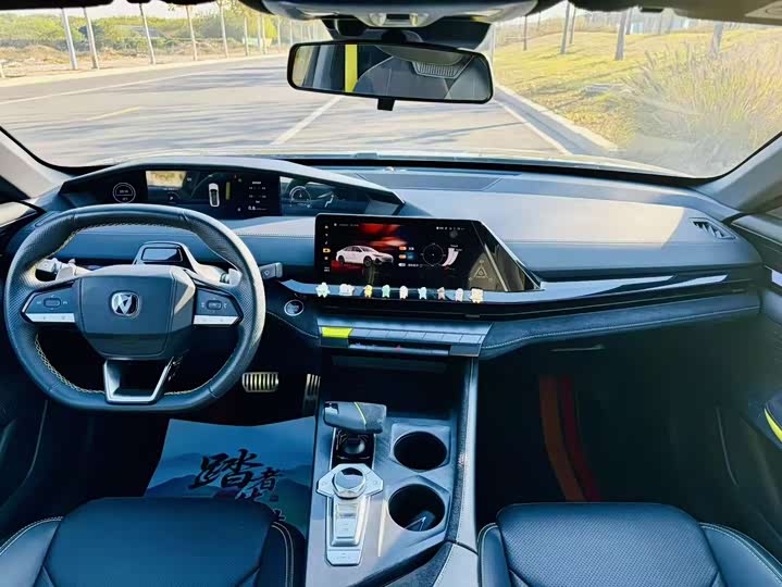 Фото 6 - Changan UNI-V