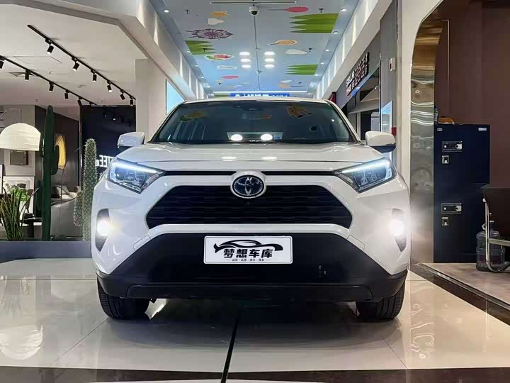 Фото 2 - Toyota RAV4