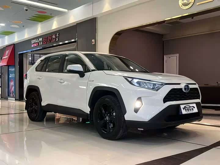Фото 3 - Toyota RAV4