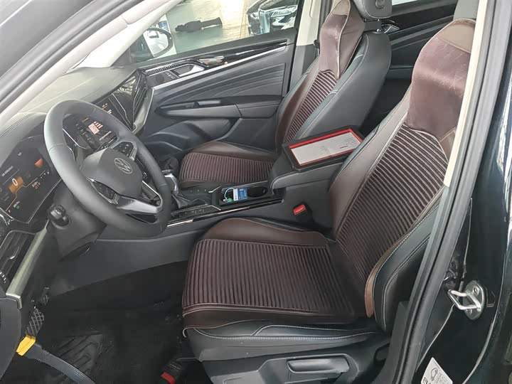 Фото 15 - Volkswagen Passat