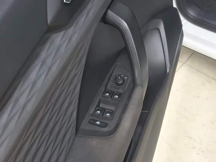 Фото 13 - Volkswagen Tharu