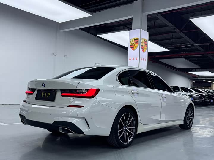 Фото 19 - BMW 3 Series