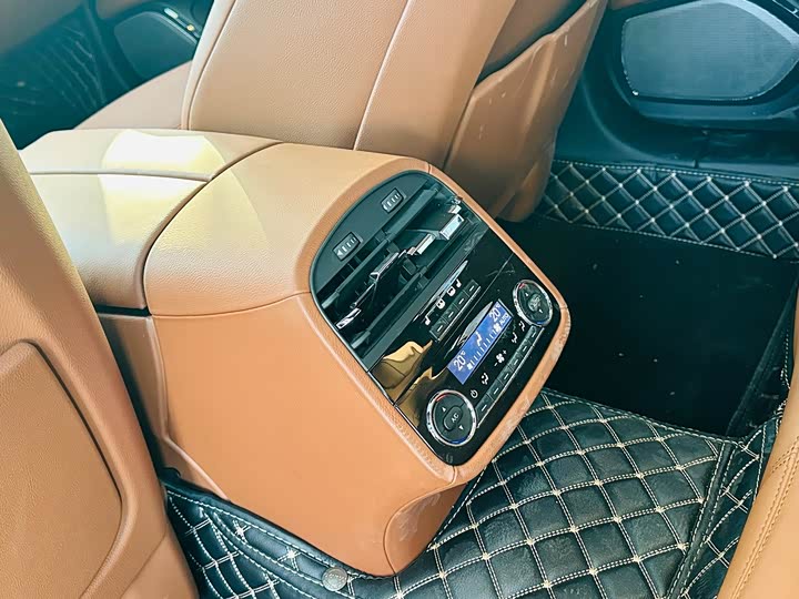 Фото 10 - Maserati Quattroporte