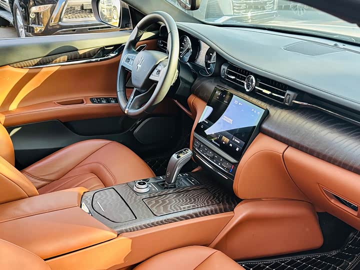 Фото 16 - Maserati Quattroporte