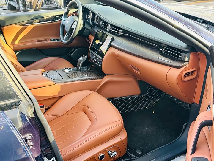 Фото 17 - Maserati Quattroporte