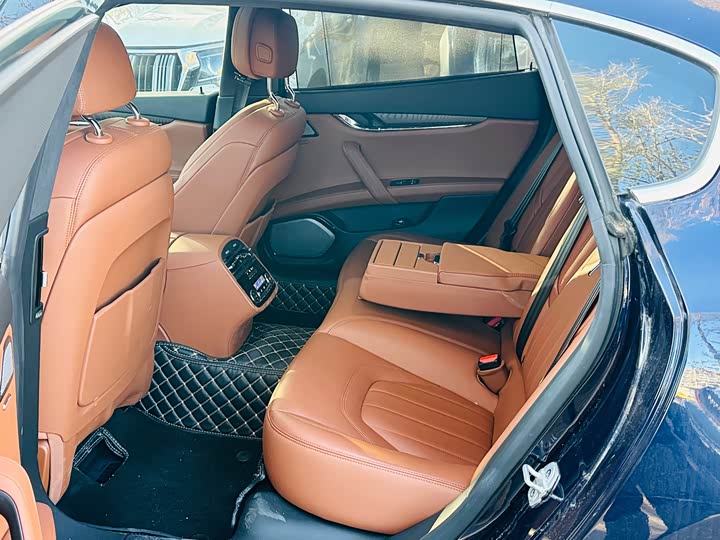 Фото 7 - Maserati Quattroporte