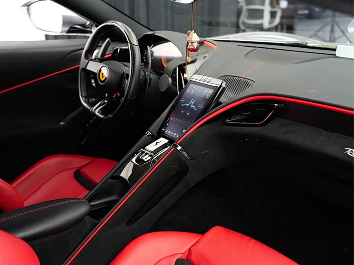 Фото 12 - Ferrari Roma