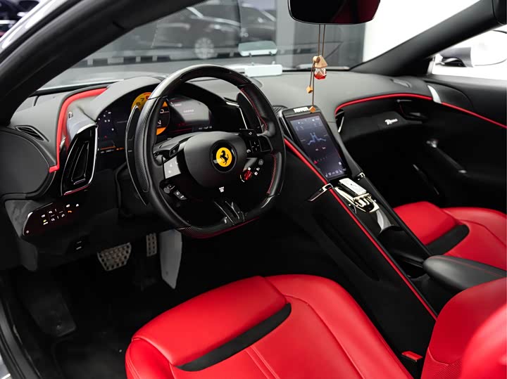 Фото 15 - Ferrari Roma