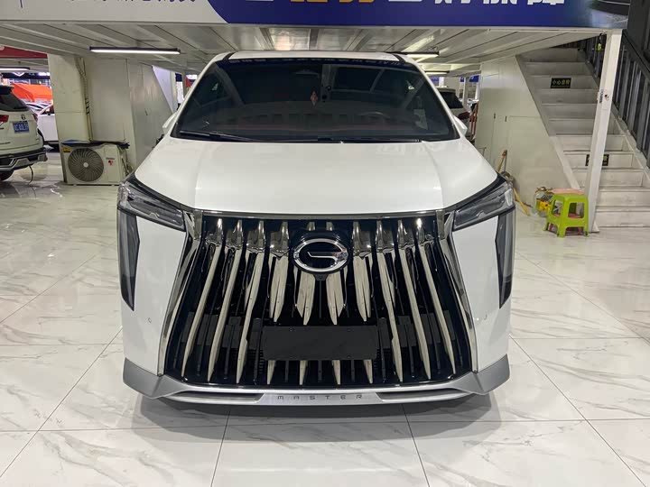 Фото 2 - GAC Trumpchi M8