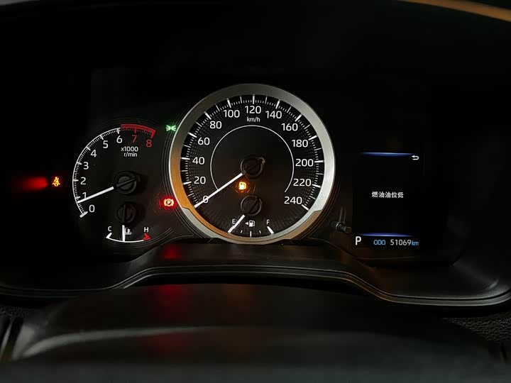 Фото 10 - Toyota Corolla