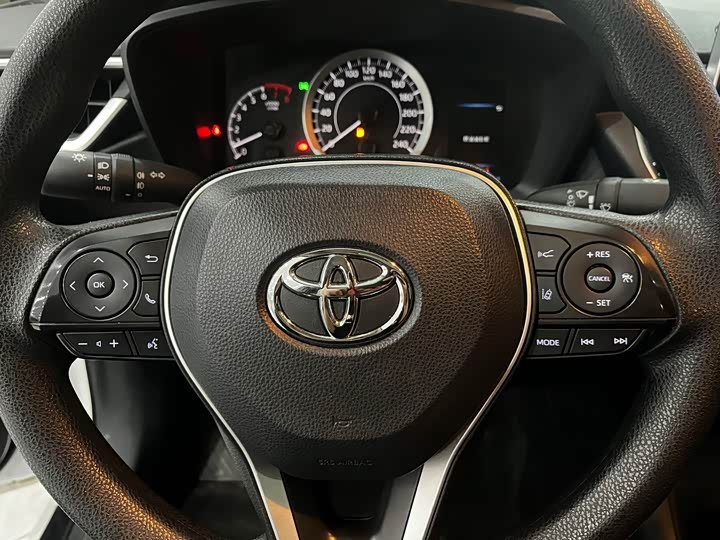 Фото 15 - Toyota Corolla