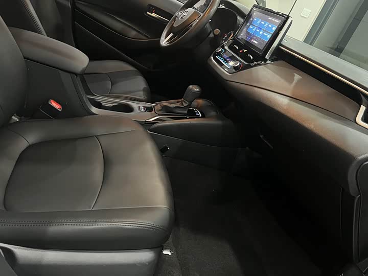 Фото 18 - Toyota Corolla