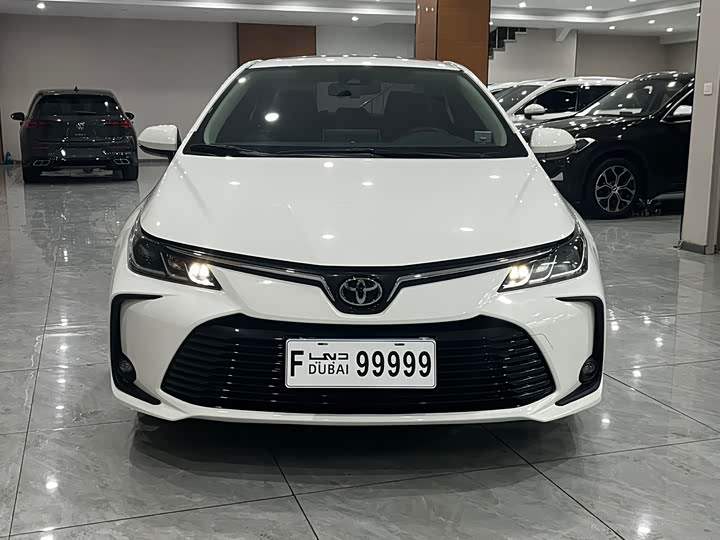 Фото 2 - Toyota Corolla