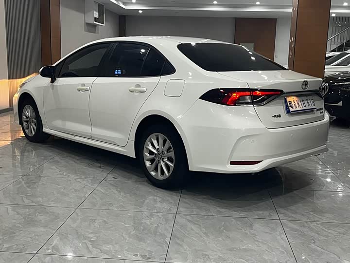 Фото 4 - Toyota Corolla