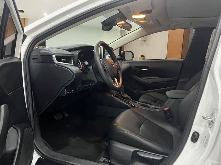 Фото 7 - Toyota Corolla