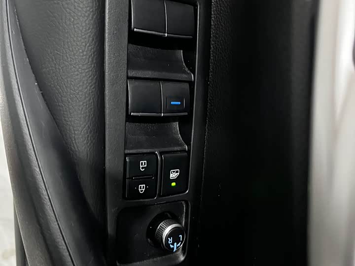 Фото 8 - Toyota Corolla