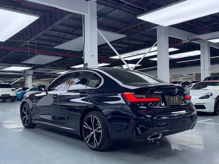 Фото 17 - BMW 3 Series