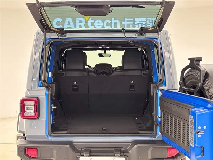 Фото 11 - Jeep Wrangler