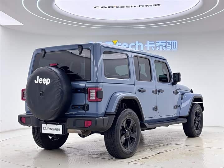 Фото 12 - Jeep Wrangler