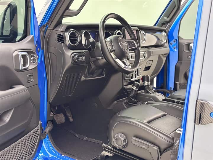 Фото 15 - Jeep Wrangler